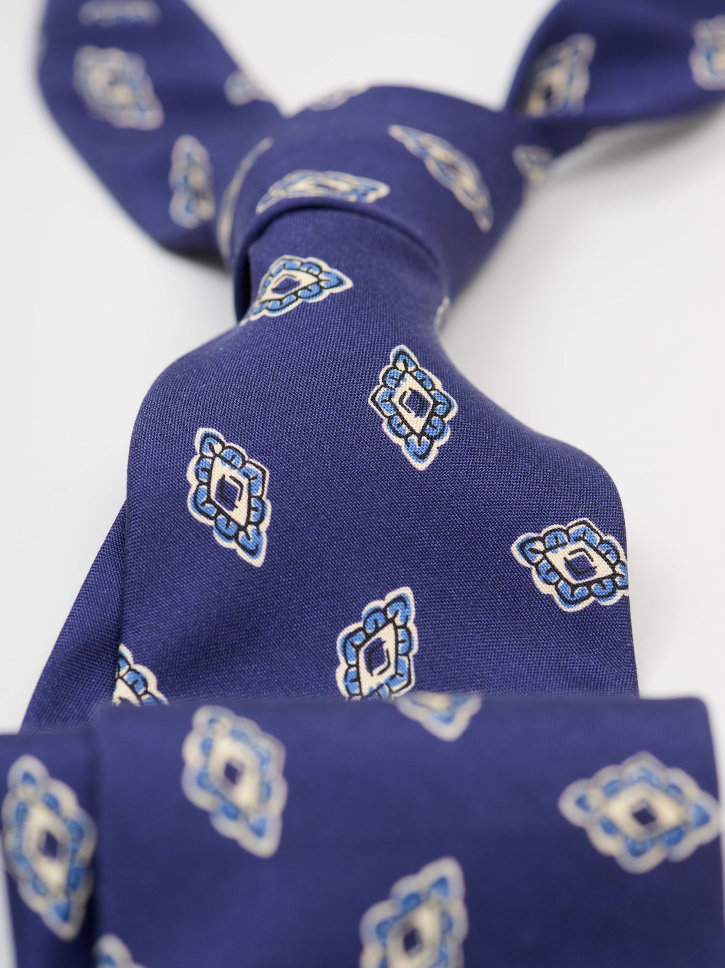Diamond Petals Habotai Silk Tie, Navy