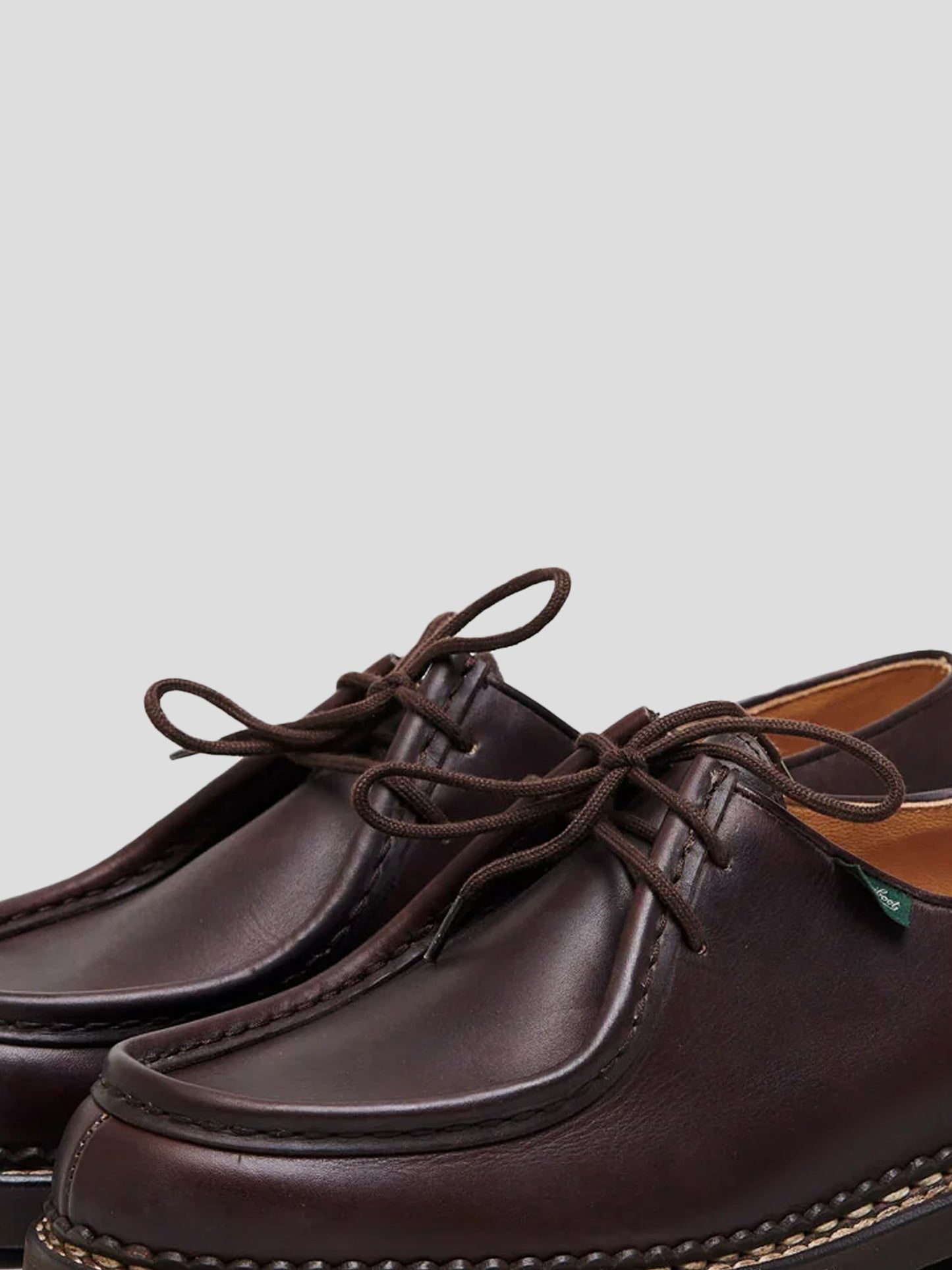 Round Laces (Michael), Café