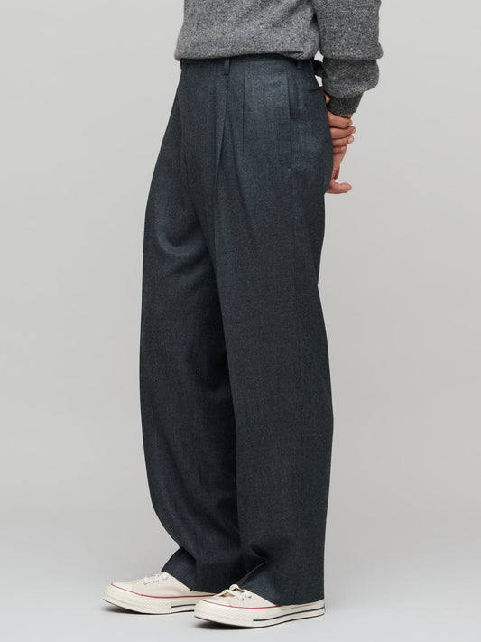 Super Light Wool Two-Tuck Slacks, Top Charcoal