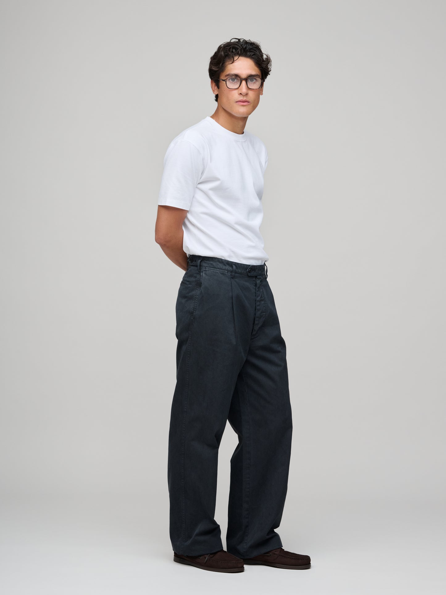 Finx Light Chino One-Tuck Wide Pants, Black