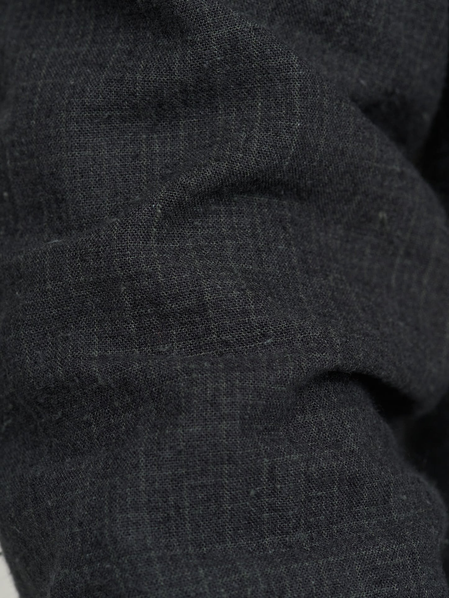 Soft Spread Collar, Architects Grid, Faded Black